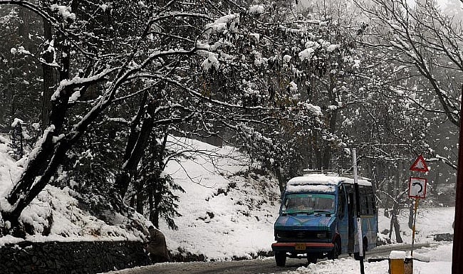Air traffic between Kashmir, rest of country remains affected for 2nd day