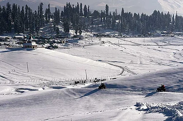 IMD Issues Heavy Snowfall Alert for Jammu & Kashmir Valley