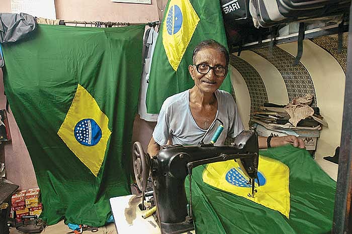 Dada And Kaka In Fever Pitch