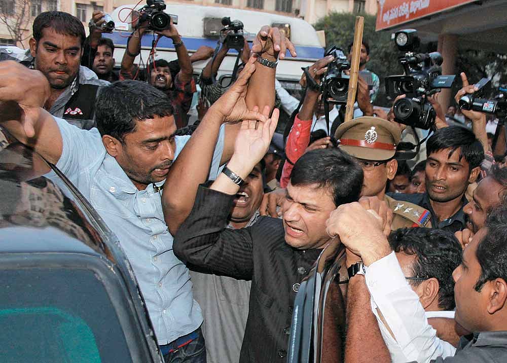 The Man Who Spins Words In Sulphur