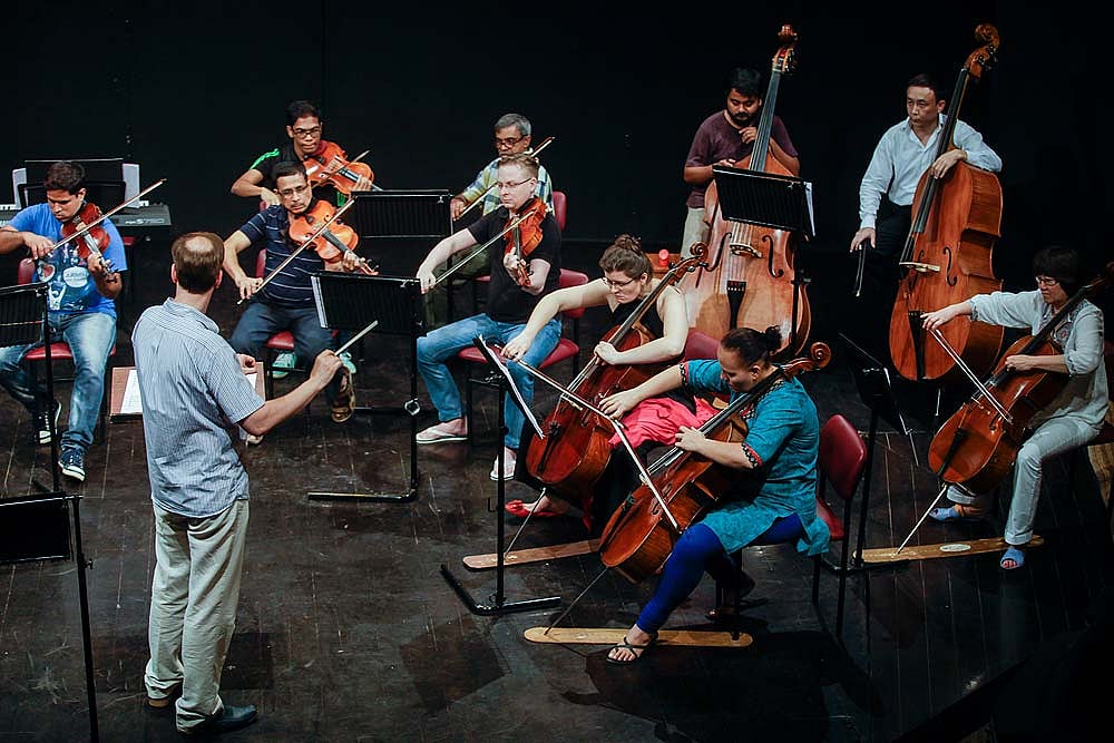 Stradivarius Takes The Harbour Line