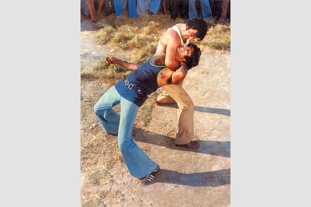 Amar Akbar Anthony (Hindi)