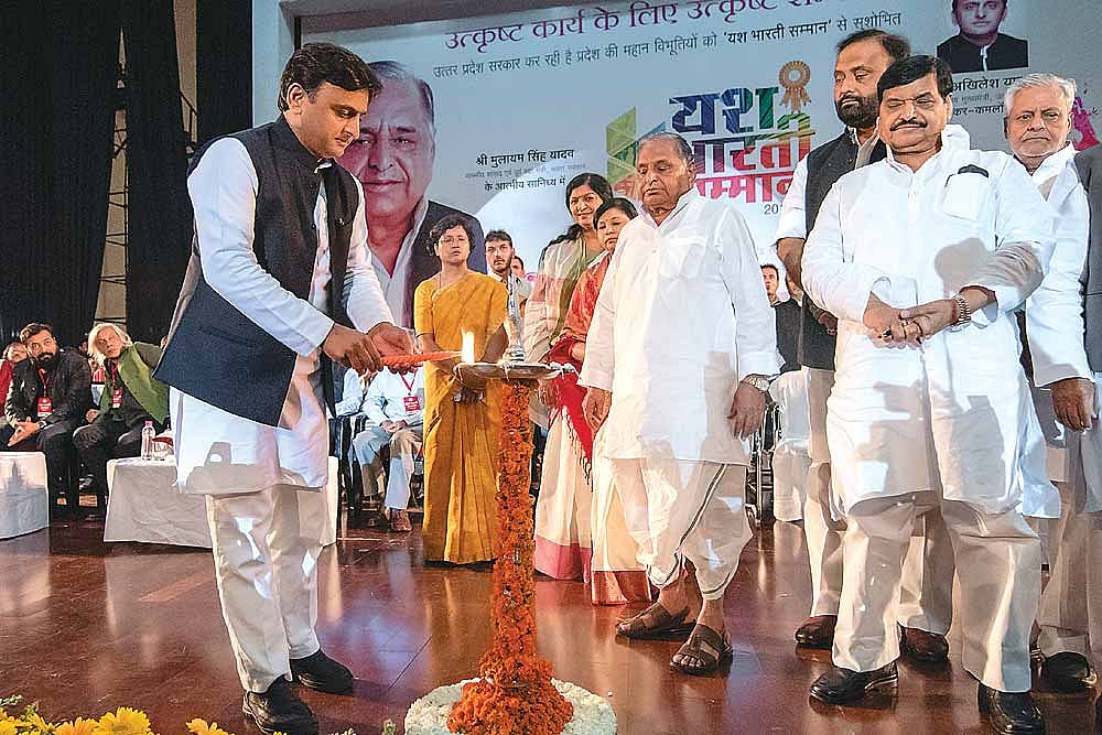 A Chief Minister's Mutiny