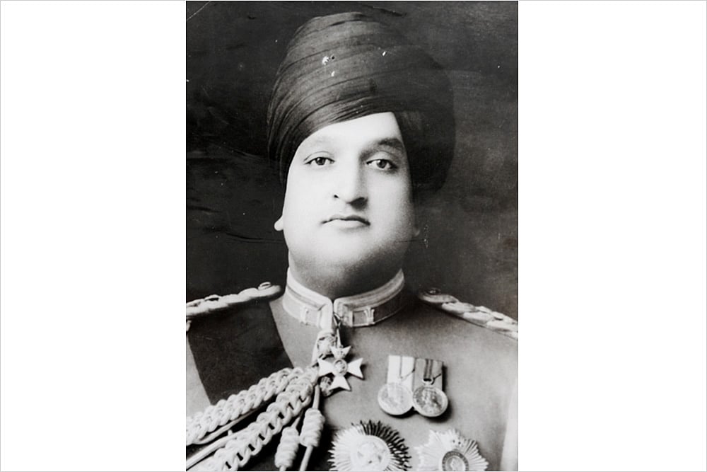 A Monarch In Praise And Loathing