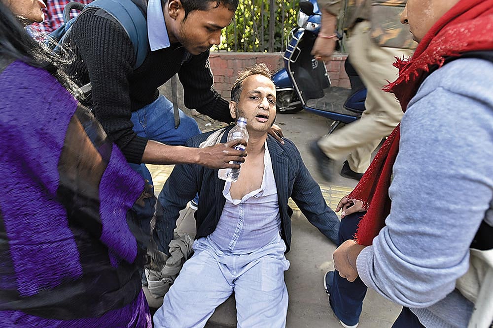 How DU Was Baptised In ABVP Fire