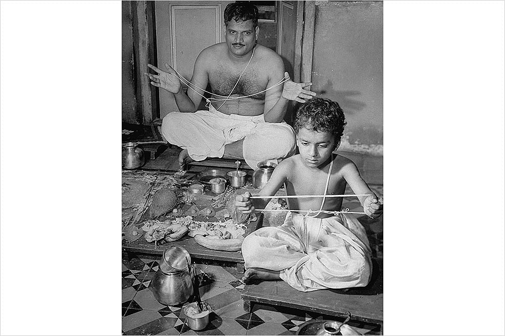 To Unknot The <em>Yajnopaveeta</em>