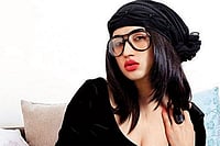 Girl Who Made Eyes & Kicked The Hornet’s Nest Girl Who Made Eyes & Kicked The Hornet’s Nest