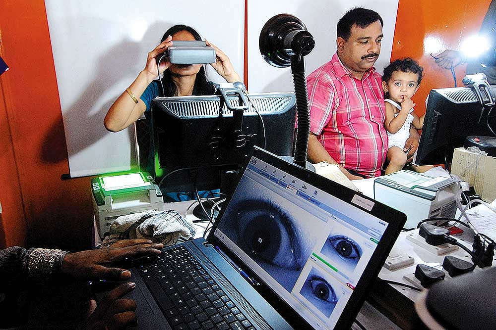 Rush For A 12-Digit  Armour: Aadhaar Finds Favour With Kashmiris