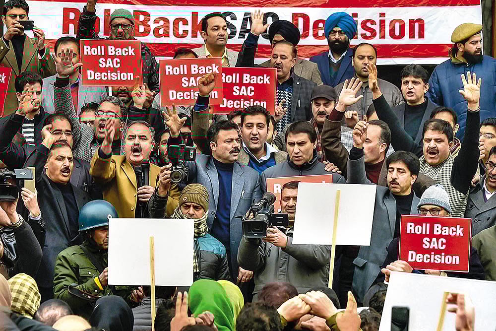 Governor Stirs Controversy Over Decision To Turn J&K Bank Into PSU