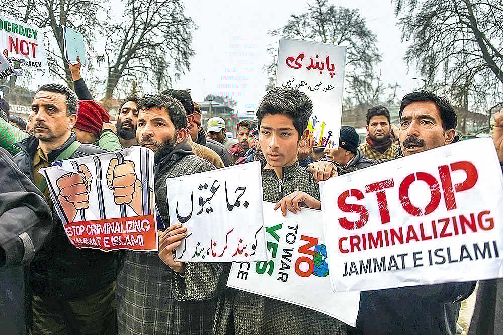 Ban On Jam­aat-e-Islami Jammu & Kashmir Draws Flak In Valley