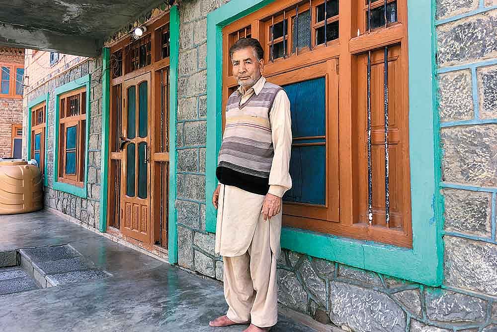 23 Years After He Saw Wife, Son Been Shot Dead, Kashmir Man Still Begging For Justice