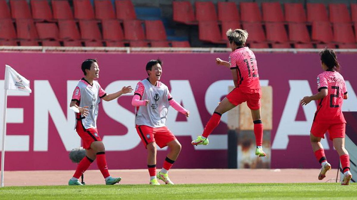 Ji So-yun, third from left, celebrates after scoring a goal against Australia.