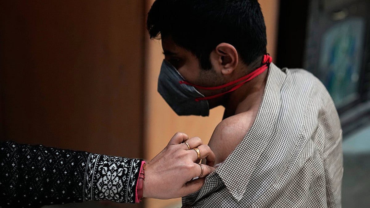 Bombay HC Asks Maha Govt To Prove Its Decision To Ban Unvaccinated People On Local Trains Is In Public Interest