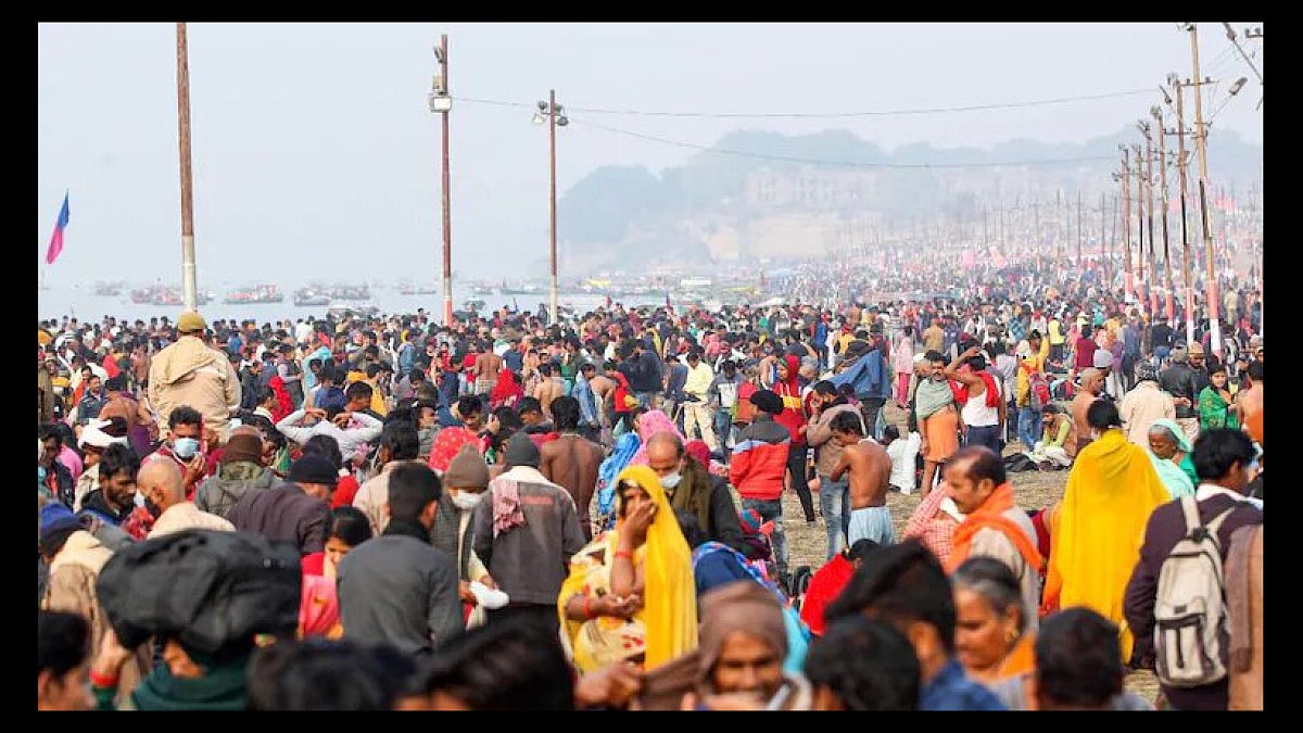 Devotees gather at the Prayagraj Ganga Ghat to take the 'holy dip'