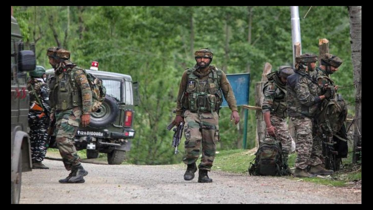 Attacks on security posts in Balochistan killed 4 militants and 1 soldier 