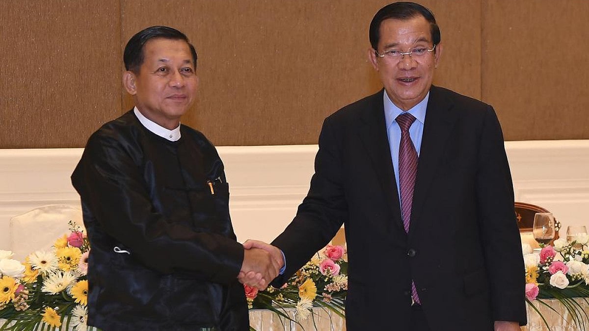 Cambodian PM Hun Sen with Myanmar State Administration Council Chairman, Min Aung Hlaing, left.