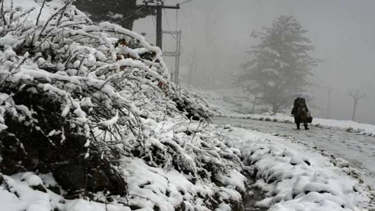 Kashmir under a blanket of snow