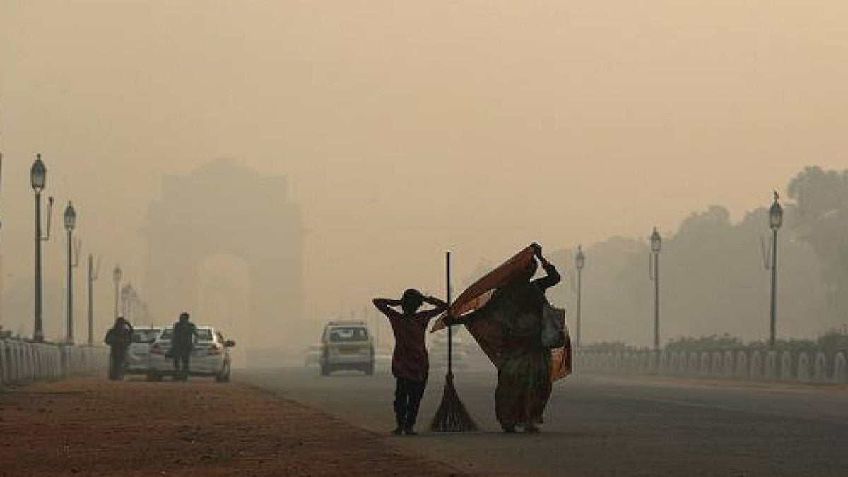 Delhi under dense fog