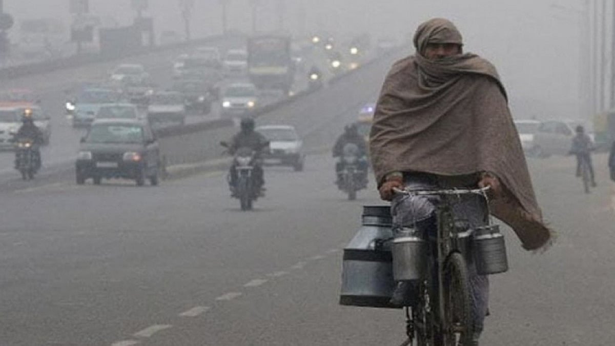 Dense fog shrouds Delhi