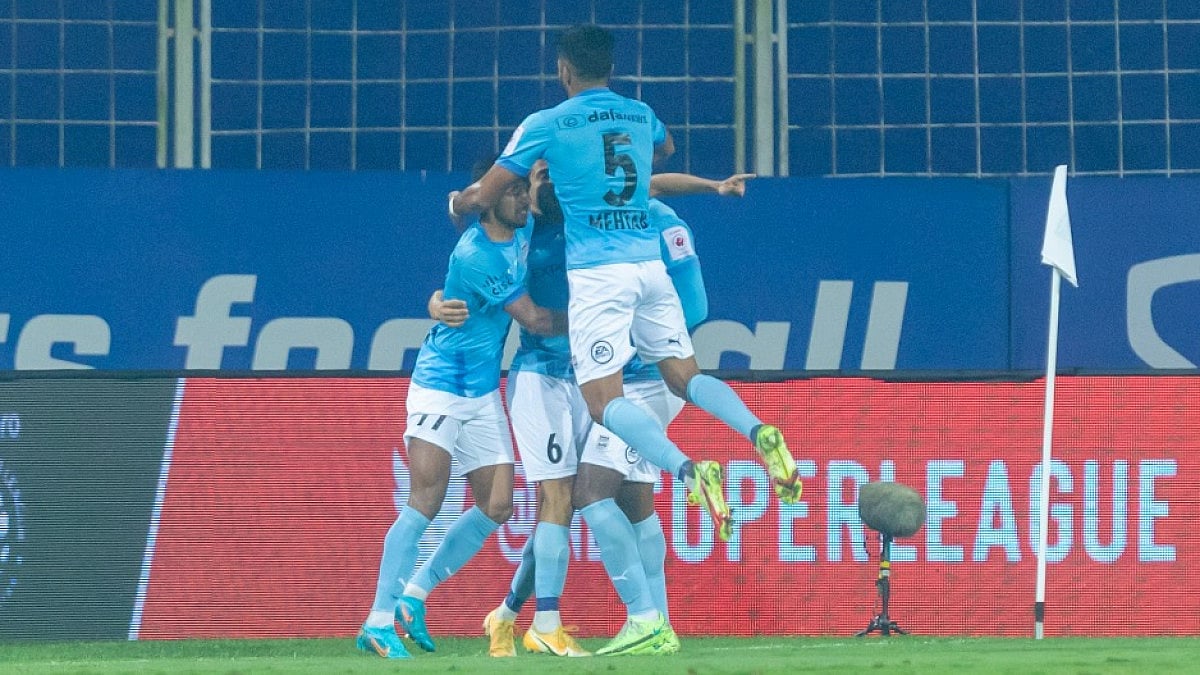Mumbai City FC players celebrate their win over Chennaiyin FC in ISL 2021-22 on Sunday. 