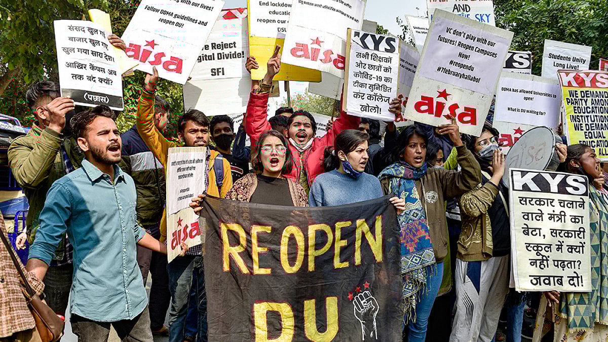 Students Protest At DU's North Campus Seeking Resumption Of Offline Classes