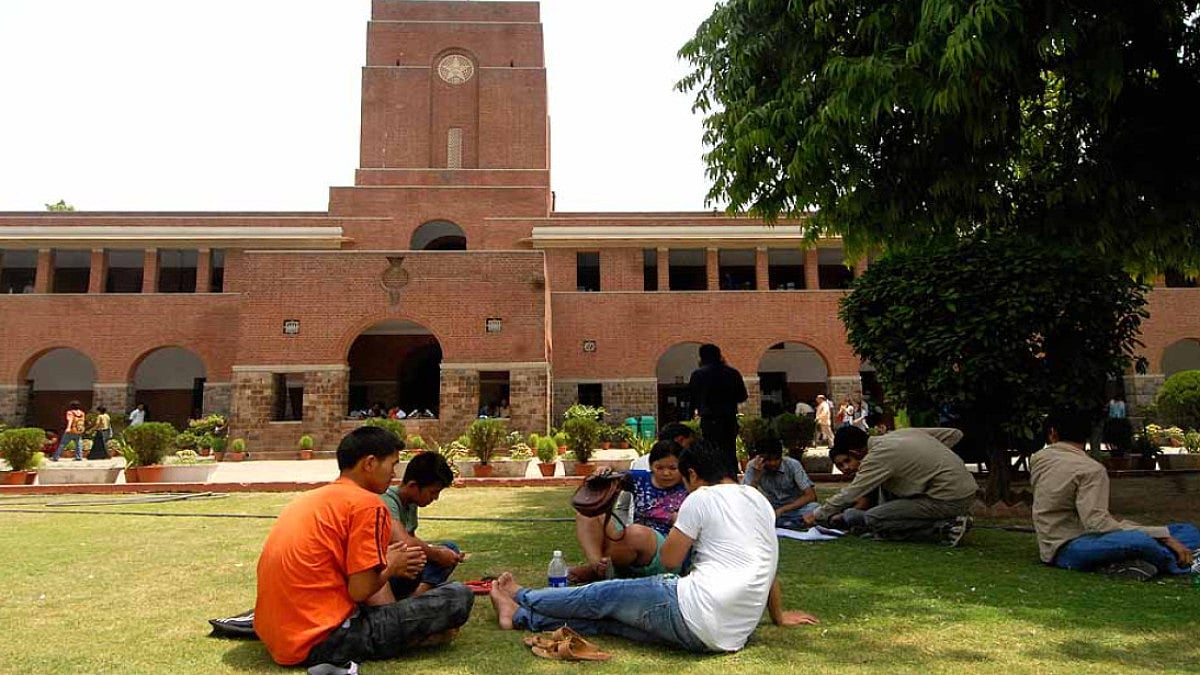 Students on a university lawn
