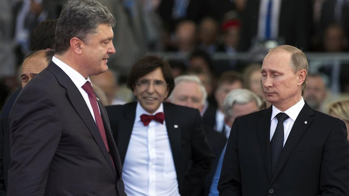 Ukrainian President Petro Poroshenko with Russian President Vladimir Putin