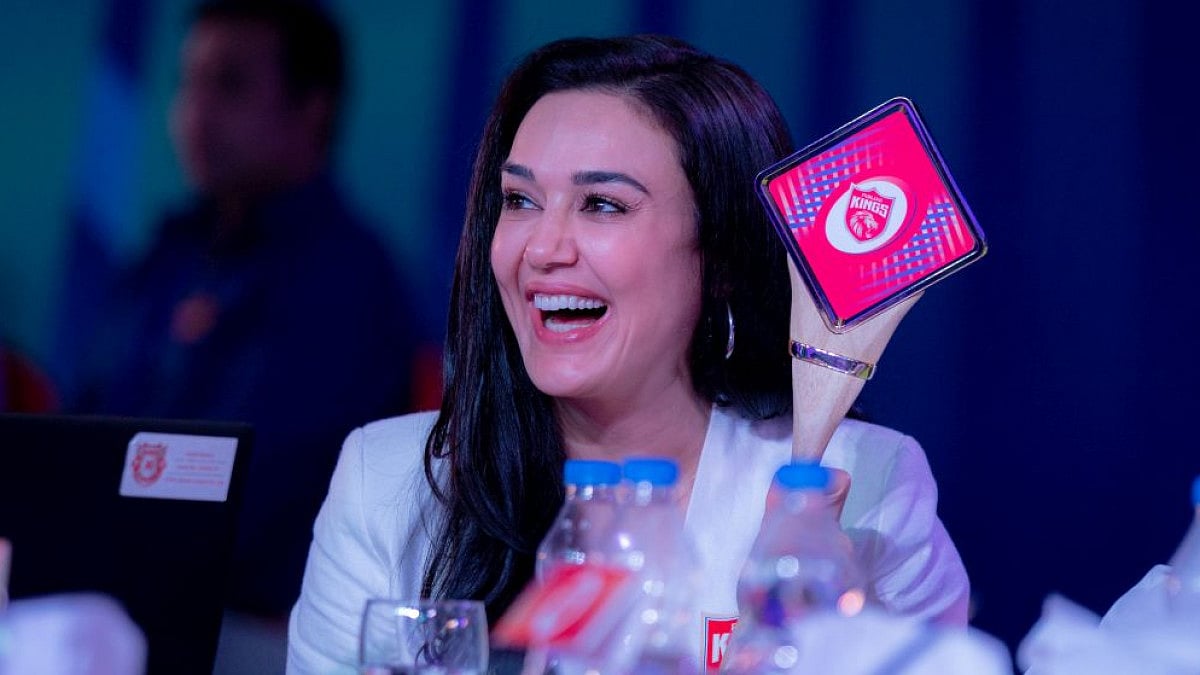 Punjab Kings have highest purse (72 crore) in IPL 2022 auction. Follow live updates of mega auction.