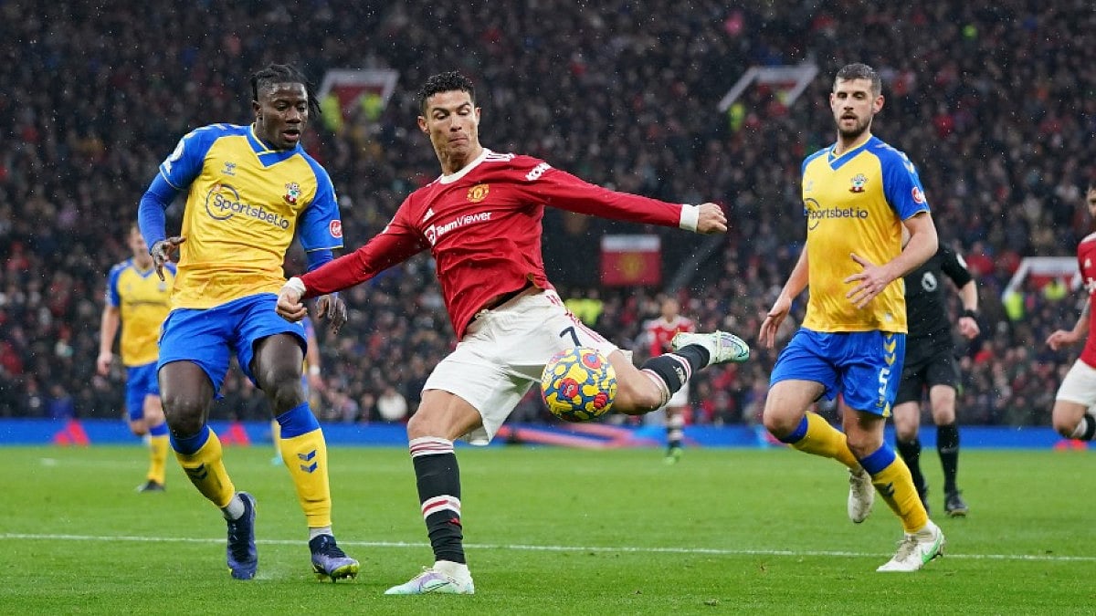 Manchester United's Cristiano Ronaldo attempts a shot against Southampton in Premier League 2021-22.