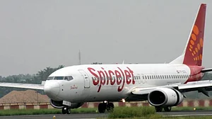 SpiceJet, in its first offer, proposed to pay Rs 300 crores as the final settlement of dispute.