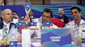 (From L) Gujarat Titans' Gary Kirsten, Vikram Solanki and Ashish Nehra during the IPL auction 2022.