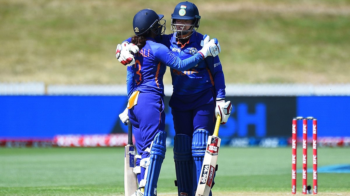 Mithali Raj and Richa Ghosh embrace each other while batting against New Zealand in 2nd ODI.