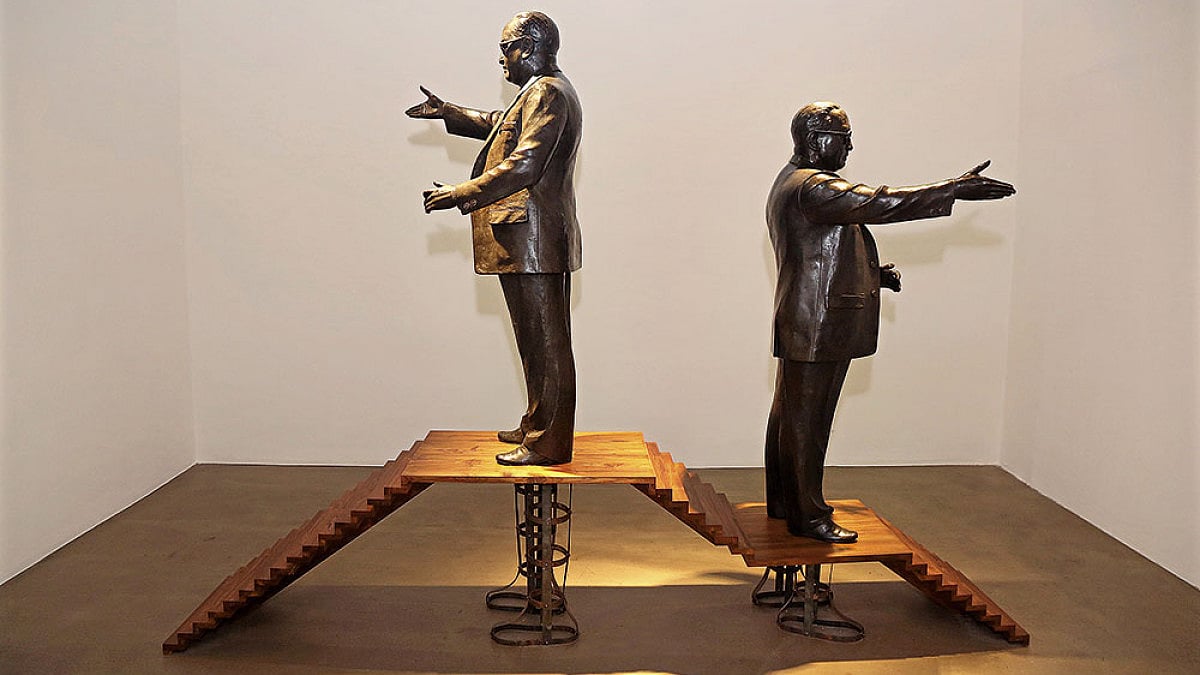 Right In The Centre: The New Power Structure In Dilli Durbar