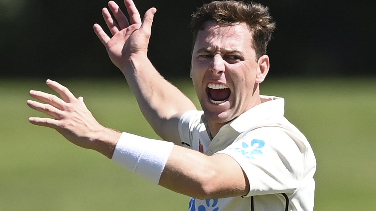 Matt Henry during play on day one of the first Test between South Africa and New Zealand on Feb. 17.