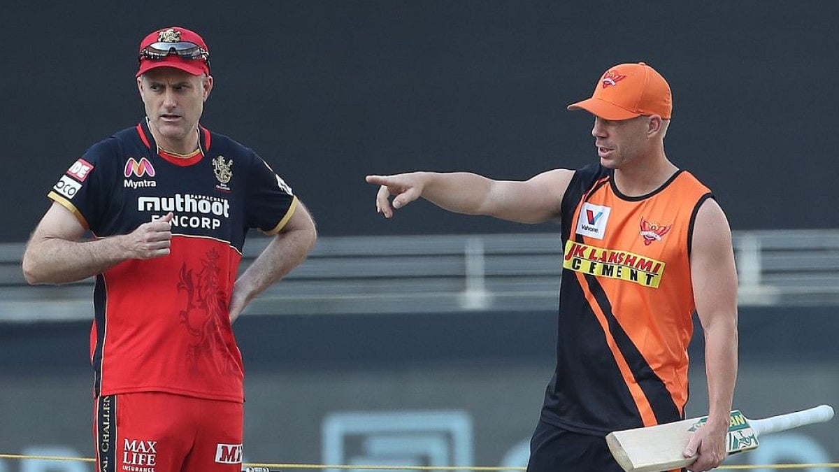 Simon Katich (L) had earlier stepped down as RCB head coach in IPL 2021.