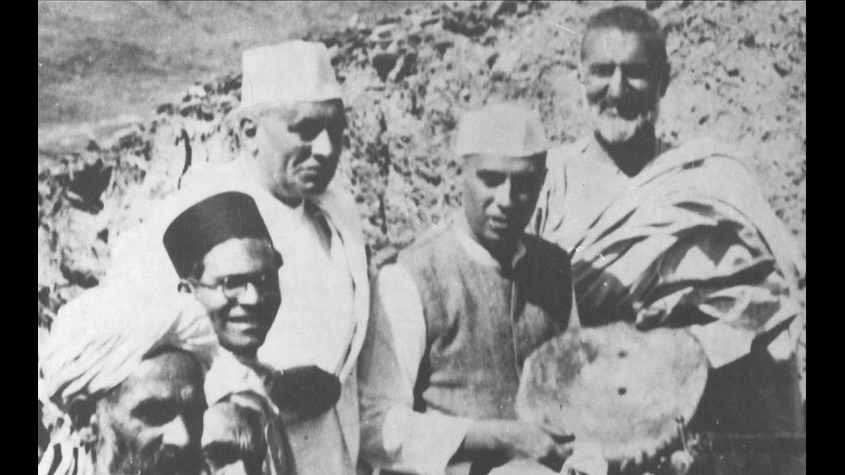KM Ashraf (in glasses) with Nehru and others.