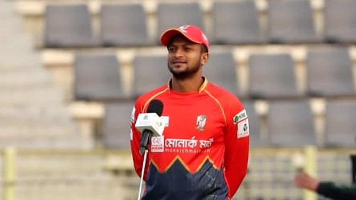 Shakib Al Hasan was named player of the tournament for his 284 runs and 16 wickets in BPL 2021-22.