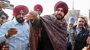 Congress leader Navjot Singh Sidhu praises Punjab CM Bhagwant Mann.(File photo)