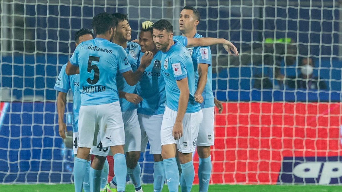 Bipin Singh (C) celebrates after scoring against East Bengal in ISL 20212-22. 