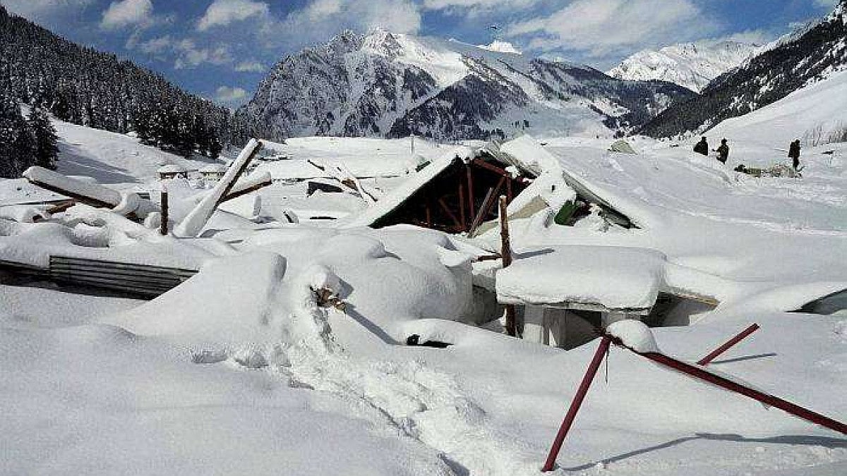 snow, flight cancelled, low visibility, Kashmir, snow, Gulmarg, India, weather