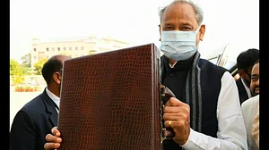 CM Ashok Gehlot at Rajasthan Assembly just before presenting 2022-23 state budget, Ashok gehlot presents budget in Rajasthan, Budget of Rajasthan