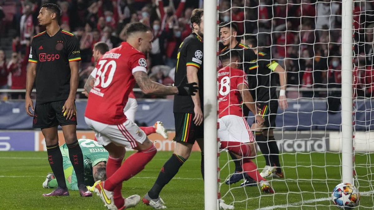 Ajax's Sebastien Haller (L) reacts after scoring an own goal during UCL round of 16 game Vs Benfica.
