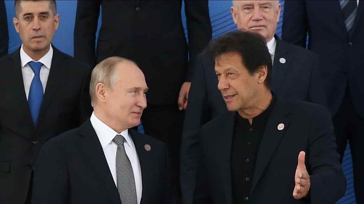 Pakistan PM Imran Khan meets Russian President Vladimir Putin. (File)