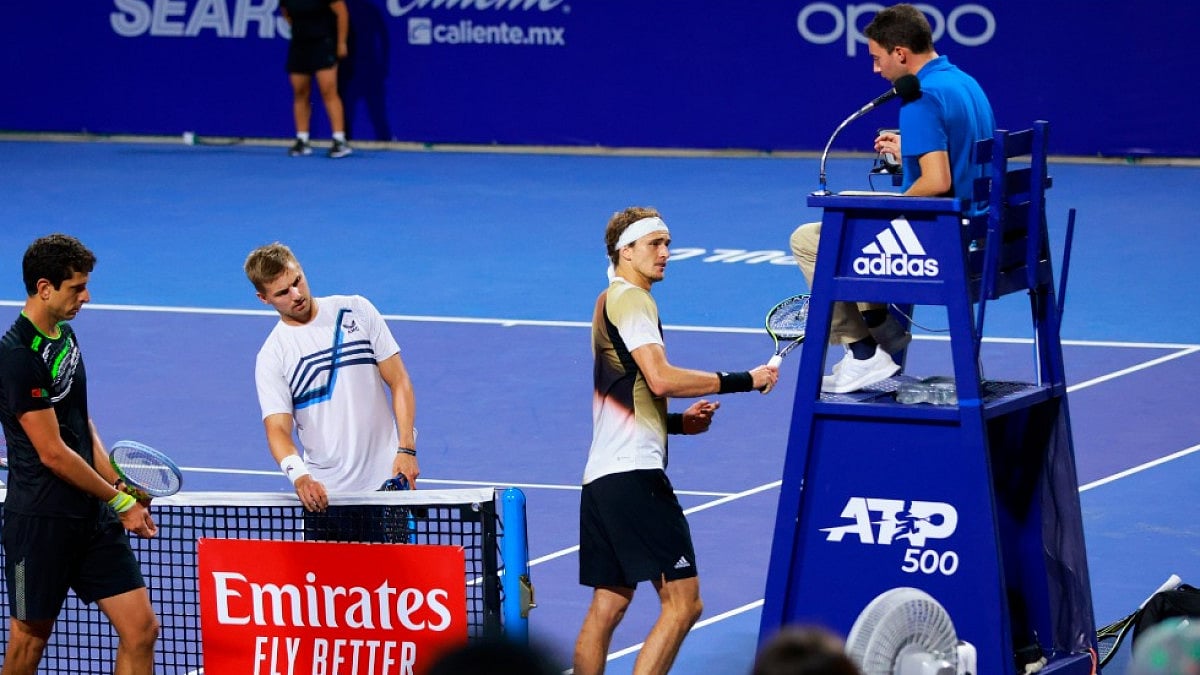 Alexander Zverev smashes his racket on the umpire's chair moments after losing at Mexican Open 2022.