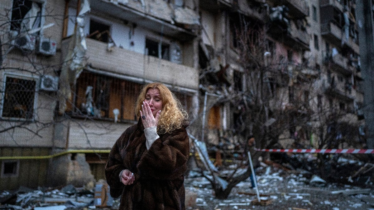 Russia bombs kharkiv, cluster munition, Ukrainian woman