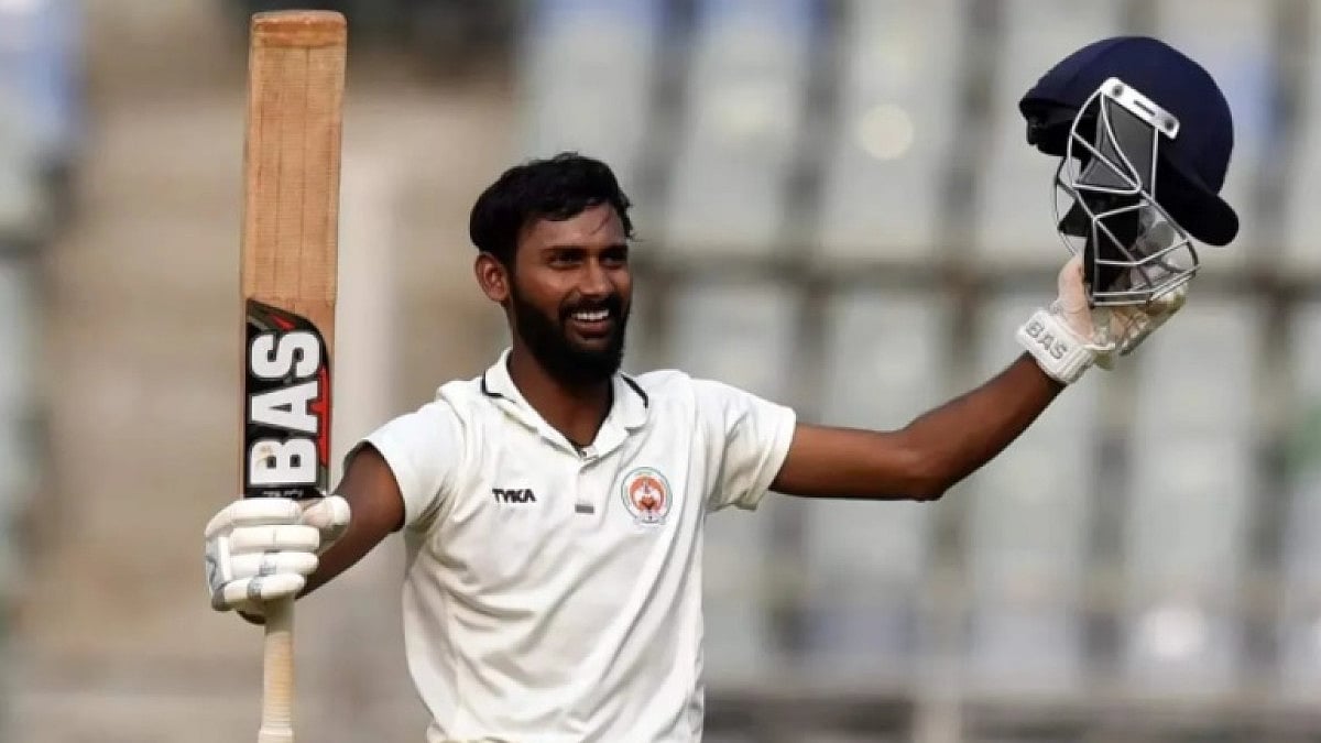 Vishnu Solanki saw last rites of his father on video call from dressing room.