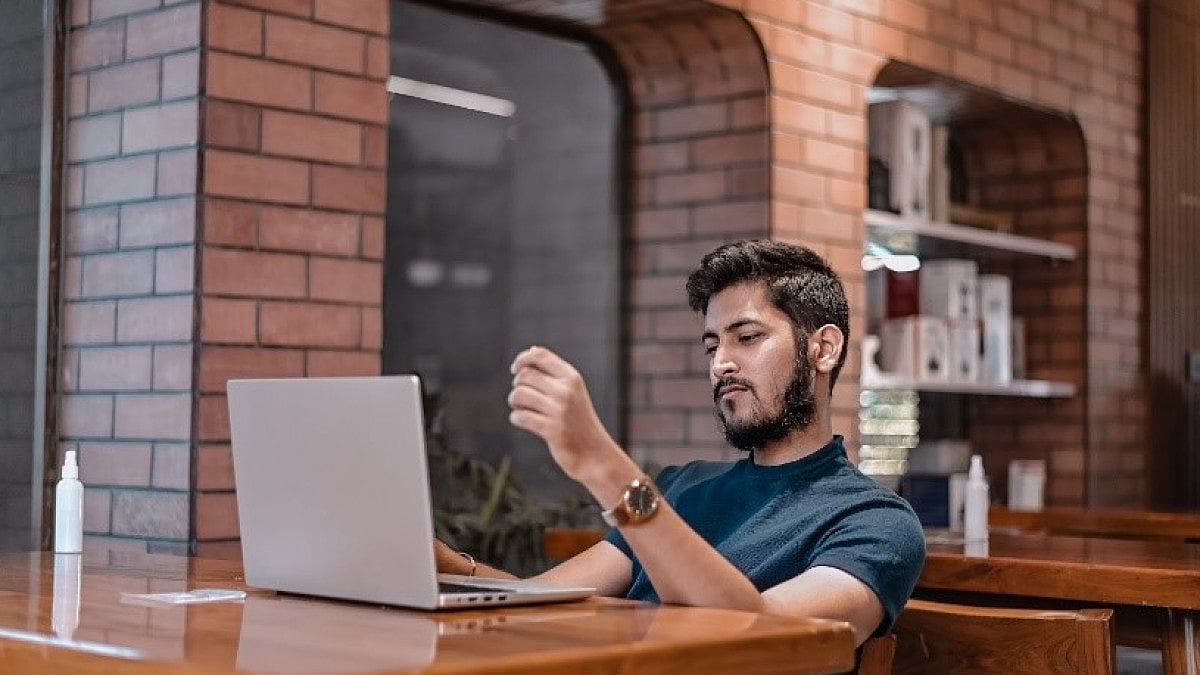 Humza Lokhandwala, Online Marketer