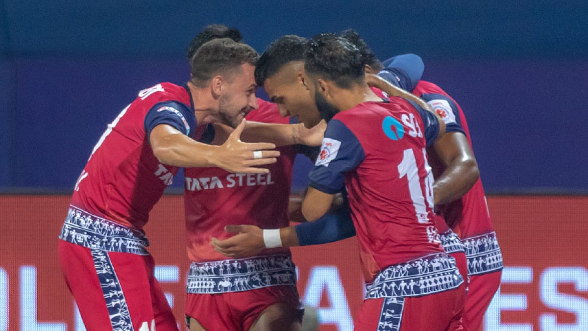Jamshedpur FC players celebrate a goal against Odisha FC during their ISL 2021-22 match.
