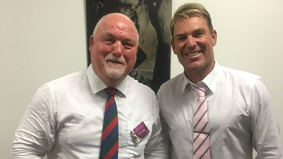 Mike Gatting (L) and Shane Warne in the same frame at Sydney Cricket Ground in 2018. 