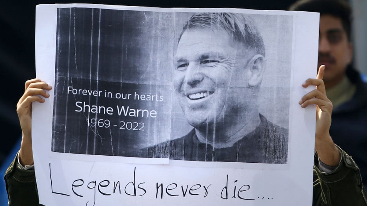 A cricket fan pays tribute to Shane Warne.